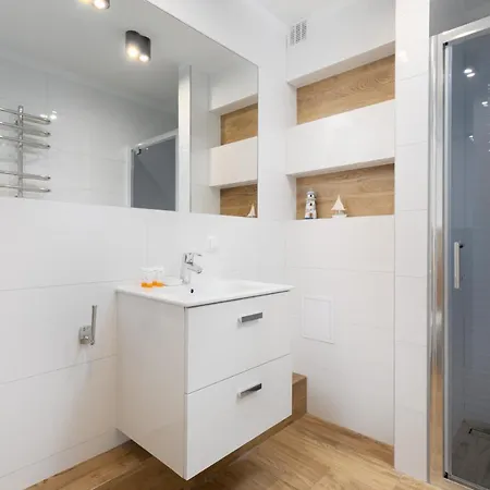 Апартаменти Kolobrzeg Apartament Towarowa By Renters Колобжег